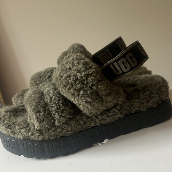 Green UGG slippers - Picture 1 of 6